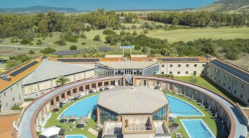 Piscine esterne a ferro di cavallo